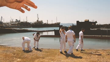 (Όλα)ν, όσα αφήνουμε < για ένα αύριο που δε θα 'ρθει ποτέ...