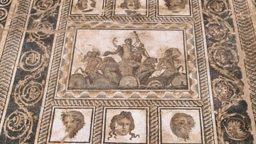 Το ψηφιδωτό της Οικίας του Διονύσου: Από το χώμα στο Μουσείο. Η αγωνιώδης μεταφορά 