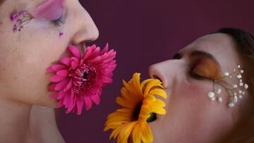 Μόνο αλήθειες