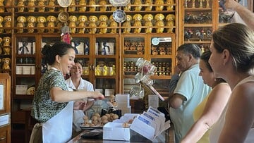 «Τυπικά γλυκά» με ιστορία αιώνων και οι ποπούσες που έσωσαν ένα έθνος