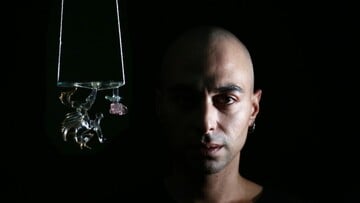 Μέσα στο ναρκοπέδιο, μου είπαν πως θα μάθω να χορεύω