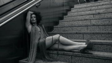 Άζζα-Μια γαζέλα, σ' ένα κόσμο λιονταριών