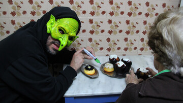 Ο Dim Goblin τα κάνει όλα για την αγάπη