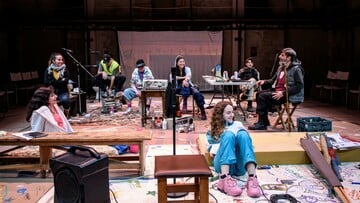 Σκίτσο 2 | Η γλώσσα των τοίχων Η ποίηση είναι στους δρόμους