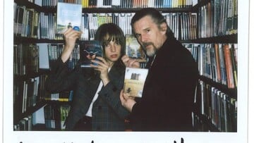 Maya & Ethan στην ντουλάπα του 