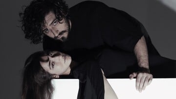 Το ξενοδοχείο η νύχτα που πέφτει