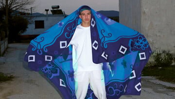 Ο Θεόδωρος Γεννιτσάκης παντρεύει την Αρχαία Ελληνική μυθολογία με τις σύγχρονες υποκουλτούρες του δρόμου» της Dalia Al-Dujaili 