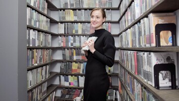 Η Renate Reinsve στη ντουλάπα της Criterion