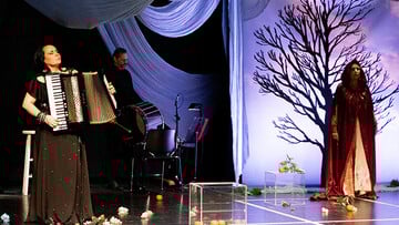 Η ωραία Ελένη στην κοιλάδα των νεκρών ερώτων