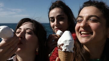 Τρεις Αδελφές (θα έρθουν καλύτερες μέρες)