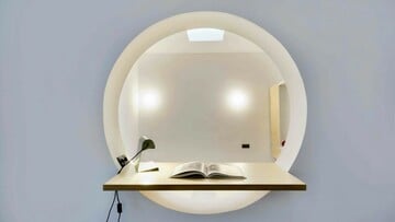 Μια μικρή, υπόγεια αποθήκη έγινε ένα όμορφο, φωτεινό στούντιο 