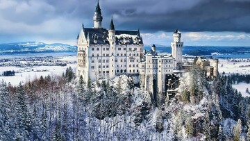 Είναι ο κόσμος μαγικός, σαν τον κοιτάς ψηλά από drone