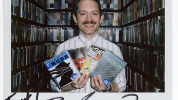 Ο Elijah Wood στην ντουλάπα της Criterion