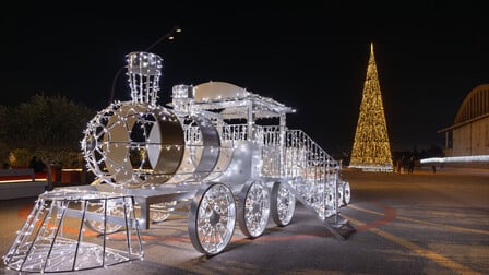 Χριστουγεννιάτικη λάμψη στο The Ellinikon Experience Park