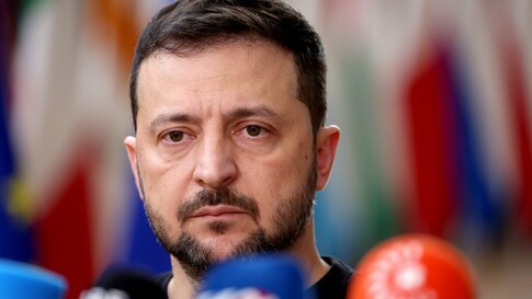 Η Ρωσία εξαπέλυσε πάνω από 30 πυραύλους και 300 drones, λέει ο Ζελένσκι