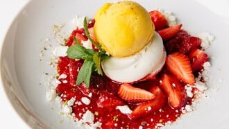 6 συνταγές (αλμυρές και γλυκές) με φράουλες
