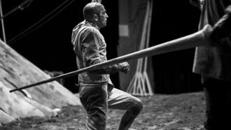 Αποκλειστικό: Οι πρώτες φωτογραφίες του «Δον Κιχώτη» με τον Άρη Σερβετάλη