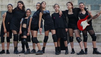 ΜΗΔΕΙΑ του Ευριπίδη από την εφηβική θεατρική ομάδα «Εμείς Εμείς»