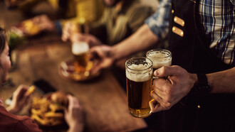 Oktoberfest beer party: Mία ξεχωριστή γιορτή της μπύρας έρχεται για δεύτερη χρονιά στο Nomads Athens στην Ερμού