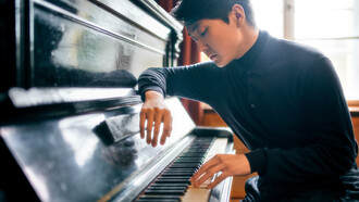 Ο κορυφαίος βιρτουόζος του πιάνου Seong-Jin Cho επιστρέφει στο Μέγαρο