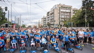 Stoiximan Wheels Of Change: Η ομάδα της Stoiximan στέλνει ένα ηχηρό κοινωνικό μήνυμα για την ισότητα στον αθλητισμό στον 40o Αυθεντικό Μαραθώνιο Αθήνας
