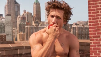 Ο Jeremy Allen White πρωταγωνιστής στη νέα καμπάνια της Calvin Klein για την Άνοιξη 2024