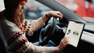 Uber: Δεν κρίνει. Απλά σε πάει. Κι αυτό είναι τέλειο και συμπεριληπτικό.