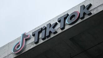 TikTok: Η μητρική εταιρεία δεν σκοπεύει να πουλήσει την εφαρμογή παρά τις πιέσεις των ΗΠΑ
