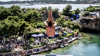 Red Bull Cliff Diving: Αθλητικό υπερθέαμα στη Λίμνη Βουλιαγμένη