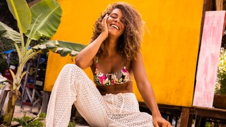 Τα νέα μαγιό των Quiksilver και Roxy μας καλούν να ζήσουμε την beach life