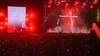 Οι Thievery Corporation μεταμόρφωσαν την Πλατεία Νερού σε πολυπολιτισμικό dancefloor