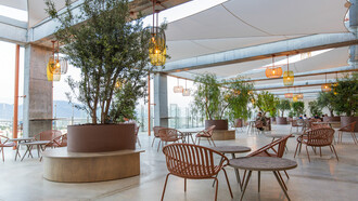 Urban Roof Garden: Στο ολοκαίνουργιο spot του The Mall Athens πίνεις καφέ και ροφήματα με θέα την Αθήνα
