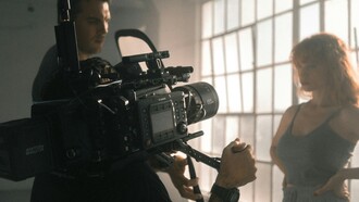 Η Nova «πρωταγωνιστεί» στις Χρυσές Σφαίρες και φέρνει τις καλύτερες ταινίες & σειρές