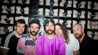 IDLES: Η Φωνή της Αντίστασης στην Κοινωνική Αδικία