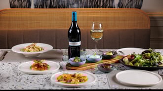 Mezze Athens: H σύγχρονη εκδοχή του μεζεδοπωλείου στο κέντρο της πόλης