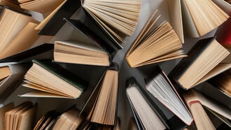 Οι Εκδόσεις Άγρα στην Δημοτική Αγορά Κυψέλης για το Θερινό Bazaar βιβλίων 2025