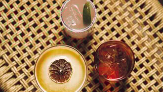 Kraken: Signature cocktails σε ένα κυκλαδίτικο σκηνικό