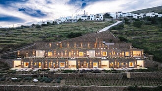 Ivy’s Natural Resort: Ένα καταφύγιο από πέτρα, ξύλο και ηρεμία στην καρδιά της Τήνου