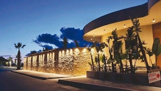 Ammos Restaurant & Bar: Η παραλία της Κυπαρισσίας χτυπάει στους ρυθμούς της all-day διασκέδασης