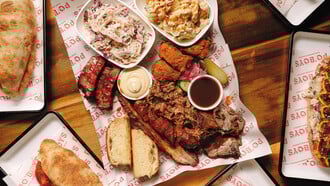 Po’ Boys Thessaloniki: Καπνιστές γεύσεις αμερικανικού Nότου στα Άνω Λαδάδικα