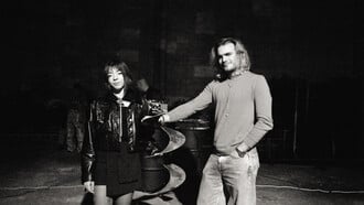 Cosmic Theatre: Το βλέμμα στρέφεται στο διάστημα διασχίζοντας ένα ερείπιο