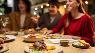 Νέες γεύσεις, νέες ιστορίες: Το Around the Table σε καλεί να εξερευνήσεις την Αθήνα αλλιώς