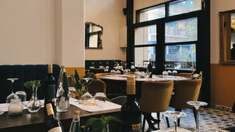 Νερατζιά: Καθένας έχει τη δική του θέση σε αυτό στέκι