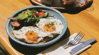 Αθηναϊκή Ταράτσα: Brunch με θέα την Ακρόπολη και γεύσεις από την ελληνική παράδοση