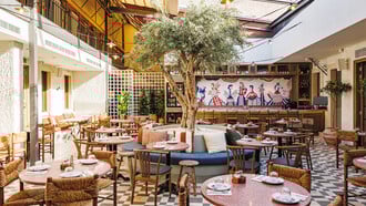 Cinapos: Το βιωματικό μεζεδοπωλείο που ζωντανεύει το ελληνικό τραπέζι