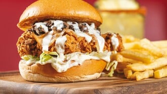 TGI Fridays™: Νέες γευστικές αφίξεις και vibes που κάνουν κάθε μέρα να μοιάζει με Παρασκευή.