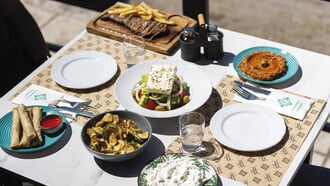 Φαμιλόκαλ: Νόστιμα πιάτα και ζωντανή μουσική στο αγαπημένο φαγάδικο