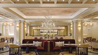 George, The Lobby Bar: Το νέο αστικό στέκι του ξενοδοχείου King George φέρνει την υψηλή αισθητική στη βόλτα μας