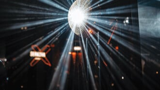 Disco Safari: Η αυθεντική ντίσκο που ταξιδεύει ολόκληρες γενιές πίσω στο 1979