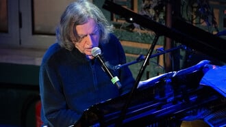 «Αιώνιος Άνεμος»: Μια ξεχωριστή μουσική και ποιητική βραδιά στο THEATRE OF THE NO